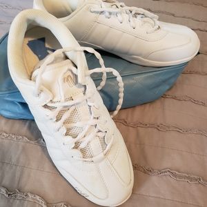 Varsity cheerleading shoes